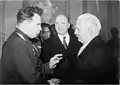 Pieck con el mariscal Vasili Chuikov (1949).
