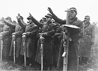 Miembros del Volkssturm jurando, noviembre de 1944.