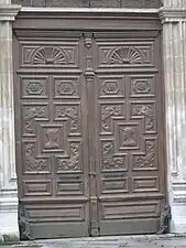 Puerta de las caballerizas.