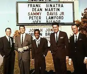 "Peter Lawford junto al Rat Pack, durante la producción de la película Ocean's Eleven (La Cuadrilla de los Once), 1960"