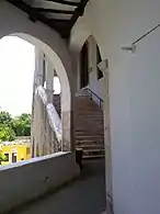 Al camerín de la Virgen se puede acceder por la escalera.