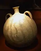 Cantimplora decorada con óxido de manganeso (ss. XI-XIII). Museo de historia de Valencia.