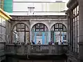 Patio interior y terraza.