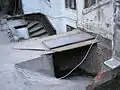 Barandal y pavimentos ya retirados.