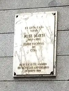 Placa en casa donde vivió J. Martí en Madrid.