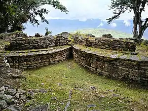 Bases de viviendas en Kuélap