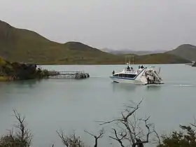 Catamarán Hielos Patagónicos, en el Lago Pehoé.