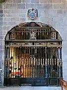 Capilla del Rosario y reja.