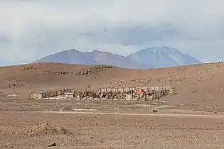 Cementerio en el salar de Ascotán.