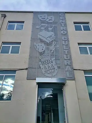 Centro Cultural Municipal de Chillán, ubicado detrás del teatro