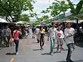 Una de las galerías que rodea el mercado.