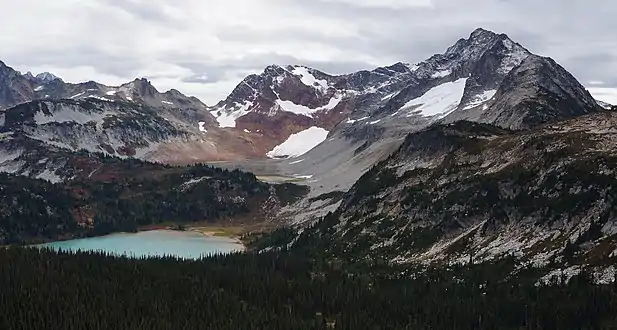 La montaña Chiwawa y el lago Lyman