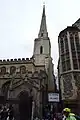 Entrada de la iglesia en Market Street, Cambridge