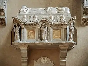 El sarcófago con la virgen de Bonino da Campione