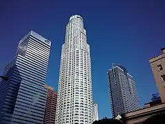 (De izquierda a derecha) The Citibank Center, U.S. Bank Tower, y The Gas Company Tower en el centro de Los Ángeles