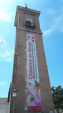 Cartel de Clásicos en Alcalá 2023 en la Torre de Santa María de la Plaza de Cervantes de Alcalá de Henares.