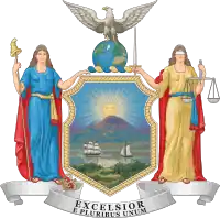 Las figuras alegóricas Libertad y Justicia con los ojos vendados sostienen un escudo en la bandera del Gran sello del estado de Nueva York