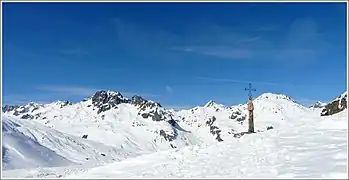 El puerto y la cruz en invierno