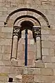 Chambrana prolongación de imposta en la colegiata de San Pedro, Cervatos (Cantabria). Hacia 1129.