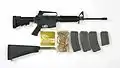 Juego completo de fusil AR-15A2 con manual, cartuchos 5,56 mm y cargadores.