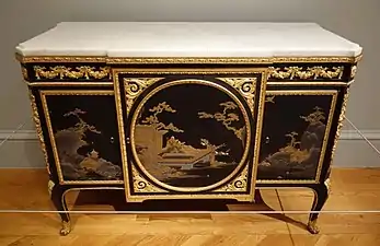 Cómoda de Martin Carlin con chapa de laca japonesa (1773)