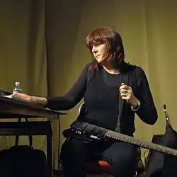 Cosey Fanni Tutti-guitarra, voz, corneta- (1976 - 1981, 2004 - 2010)