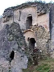 Torre derrumbada en el lado oeste.