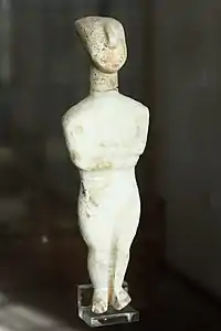 Figurilla cicládica del cicládico antiguo II.