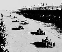 Salida GP de Francia de 1923, con su Type 32 'Tank' (5ª fila)