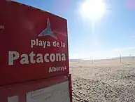 Poste informativo en la playa