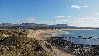 Montañas Dartry desde Mullaghmore, picos visibles (desde la izquierda): Truskmore, Benwiskin y Benbulbin