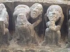 Detalle de la portada de la  iglesia de Santa María la Mayor (Uncastillo)