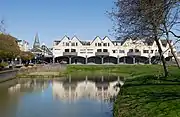 Duiven, vista del centro comercial (el Passage) desde el puente cerca de la escuela