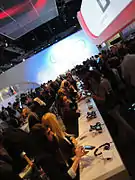 Prueba de la Nintendo 3DS en su estand en 2010