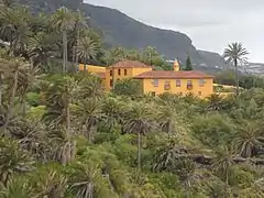 El Palmeral junto a La Gran Casona dentro del Paisaje Protegido de la Rambla de Castro.