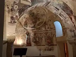 intradós del arco que inicia el ábside
