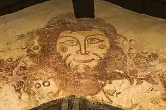 La pintura más antigua se sitúa en el arco de triunfo