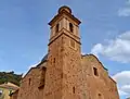 Campanario integrado en fachada.