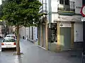 En esta esquina de la Calle Entre Cárceles estaba el cuartel del Cuerpo de Guardia de la Cárcel Real de Sevilla.