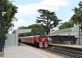 Formación ingresando  a estación.