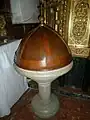 Tapa con forma de cúpula en Etxarri-Aranatz, Navarra.