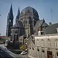 Geldrop: iglesia de Santa Brígida, 1889-1891, obra de Carl Weber en un estilo tradicionalista con elementos neorrománicos y neogóticos.