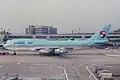 El avión involucrado en el accidente fotografiado en el Aeropuerto de Fráncfort del Meno en octubre de 1985.
