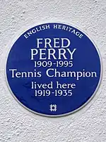 Placa del English Heritage en el 223 de Pitshanger Lane, Ealing, Londres, conmemorando al tenista Fred Perry