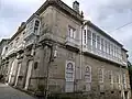 Fachada lateral del palacete decimonónico de Bernardo López con su icónica chimenea y sus galerías