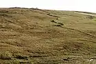 Dique Funzie Girt en la isla Fetlar de las Islas Shetland. Divide a la isla en dos, probablemente, desde el Neolítico.