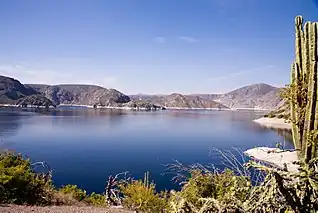 Presa Fernando Hiriart en Zimapán y Tecozautla.