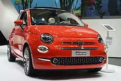 Fiat 500 con accesorios decorativos