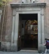 Fig. 8, 9 y 10. Paredes, zócalos, dinteles, ventanas y puerta de la iglesia.