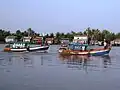 Barcos pesqueros el río.